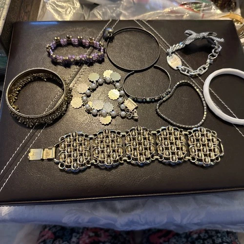 VINTAGE TO NOW FASHION/COSTUME JEWELRY BRACELET LOT - ASSORTED TYPES & MATERIALS