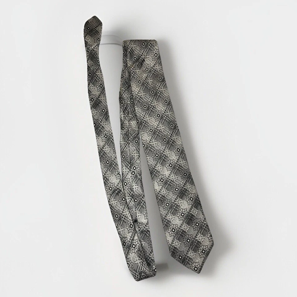 Corbata plateada The Big Knot de Steven Land formas geométricas con estampado de ráfaga 100 % seda Foto 2 de 3