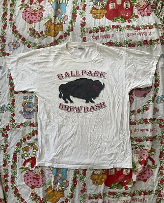 Mens Ballpark Brew Bash Buffalo White Graphic Logo Print T-shirt. Size Large.