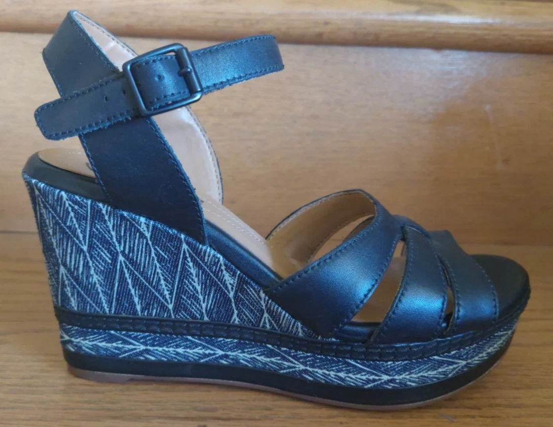 CLARKS Zia Noble sandalo taglia 7 donna plateau zeppa pelle nero guarigione astratta