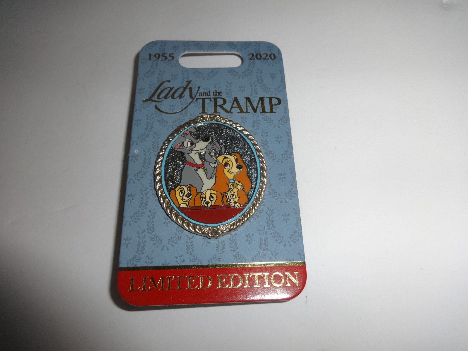 Disney LADY AND THE TRAMP 65th Anniversary Family Portrait Cameo LE 4000 Pin new