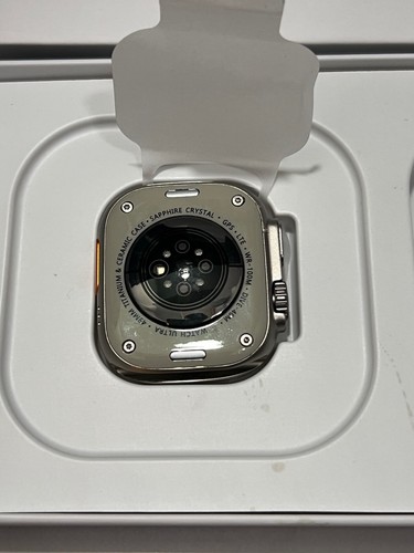 Watch Ultra 49mm Titanium Case with ORANGE Band, One Size - Photo 3 sur 5