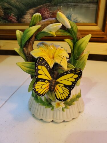 Music Wind Up Vintage Seymour Mann 1996 Hand Paint Butterfly Sculpture Porcelain - Afbeelding 1 van 12