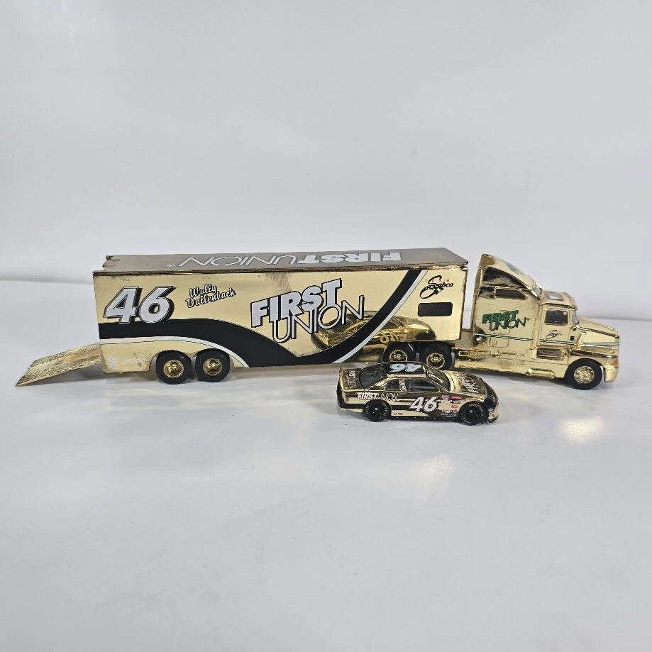 Гоночные чемпионы 1999 NASCAR Gold Series No25 Уолли Далленбах транспортер 1:64 - Изображение 3 из 4