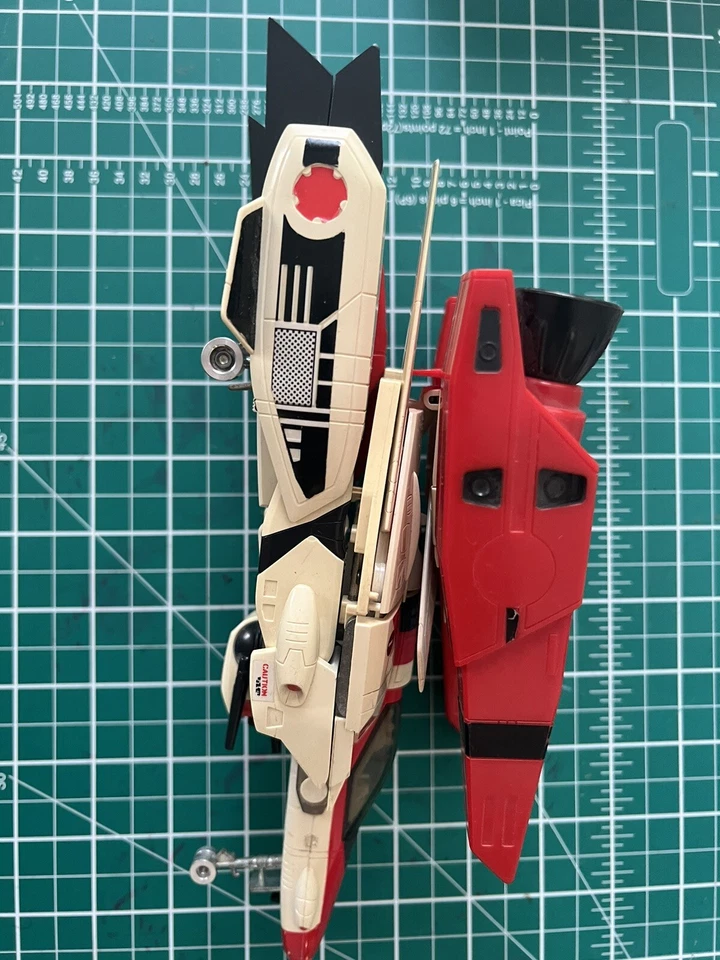 Avión Autobot Transformers G1 Jetfire 1984 viene con potenciadores no completo Foto 3 de 4