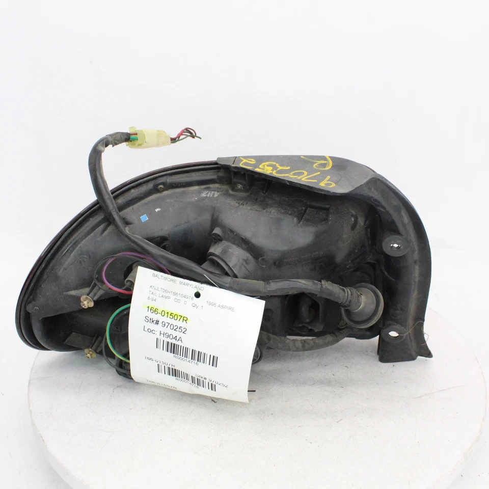 Lámpara trasera derecha Ford Aspire 1995 número de pieza 166-01507R Foto 4 de 4