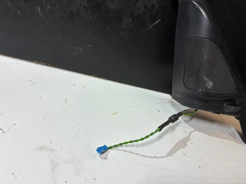 Panel de embellecimiento del marco de la ventana delantera izquierda 7069223 06-12 BMW E90 325i 330i 328i Foto 4 de 4