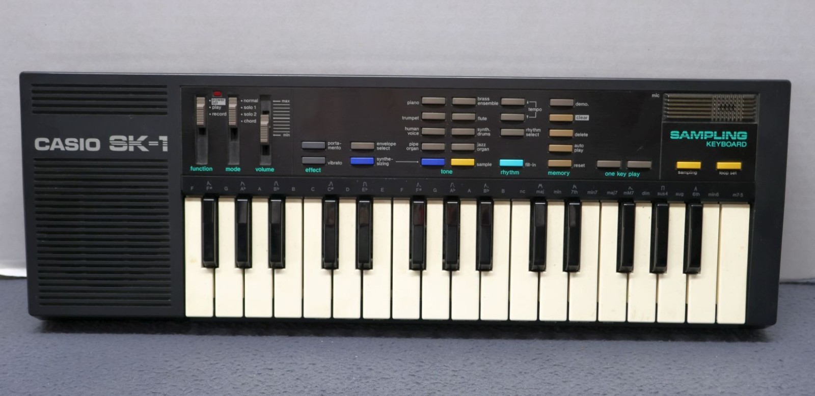 CASIO SK-1 Portable 32-Key Lo-Fi Electronic Sampling Keyboard Tested Working