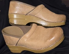 Dansko Women's Wide Professional Honey Distressed  399581464 SZ 40 US 9.5 W Clog