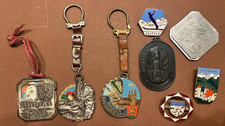 Alte Andenken Gl&uuml;cksbringer Schutzpatron 2,5-4cm Metall 0-60er J Schutz Medaille