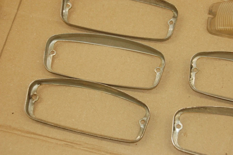 MG Midget Front Turn Signal, Flasher, Parking Light Lens Retainer Trim. - Image 3 of 4