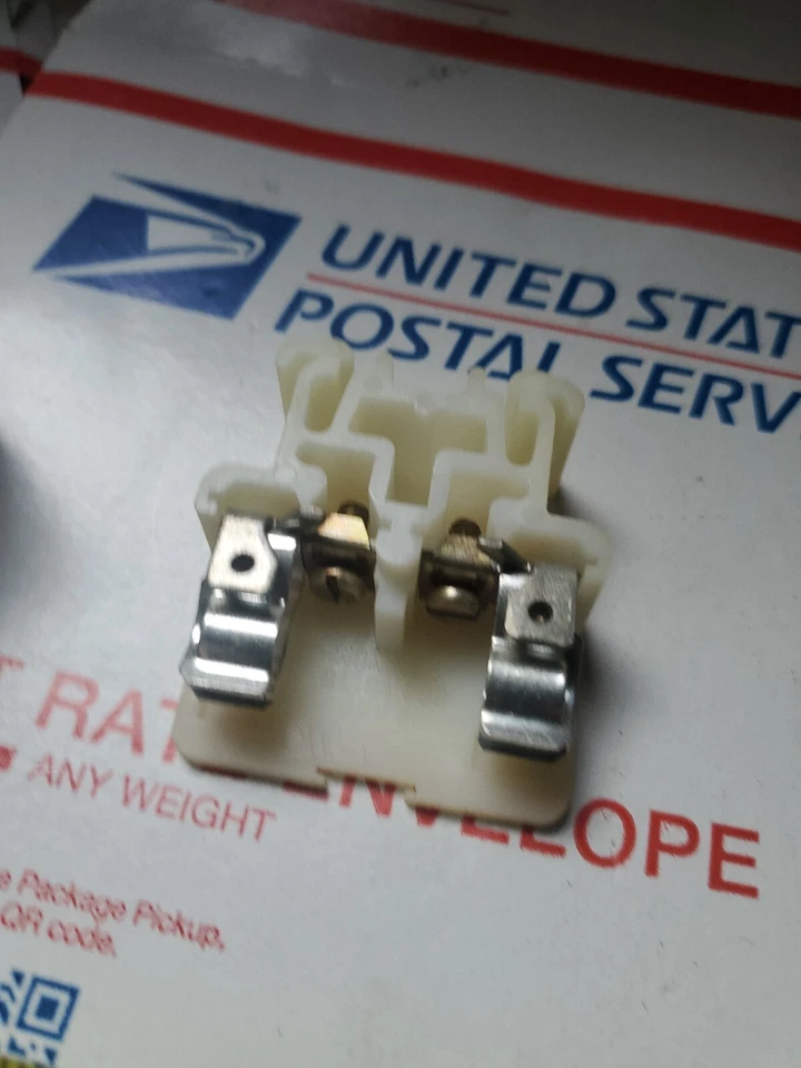 Allen Bradley 1492-CE6 Rail Mount Terminal Block, Fuse Holder, 10a 600 , U2 - Image 3 of 4