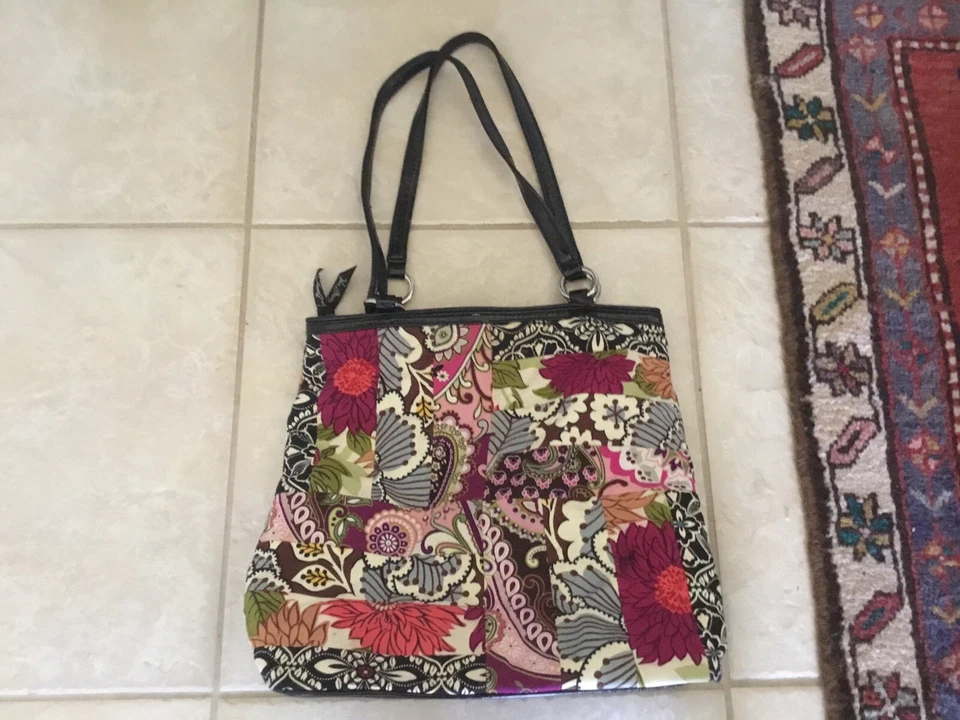 Bolso de Mano Vera Bradley Medley Patchwork Floral Negro Patente Asas Foto 2 de 3
