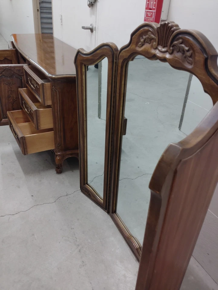 Vintage Drexel Bretaña - Cómoda con espejo y armario incluidos Foto 4 de 4