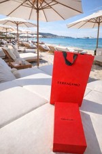 Boite FERRAGAMO 18.50x32x11.50 avec son sac shopping 27x43x10