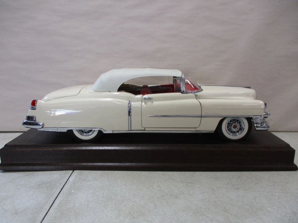 Danbury Mint 1953 Cadillac Eldorado 1/16 White - Image 3 of 4