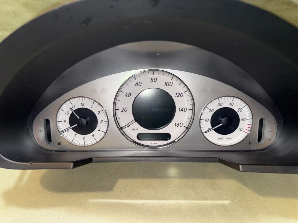 07-09 Velocímetro cuadro de instrumentos Mercedes W211 E350 E550 2114404011 OEM Foto 2 de 3