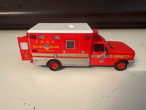 Code 3 Ford FDNY Ambulance Scuba Team 1:64