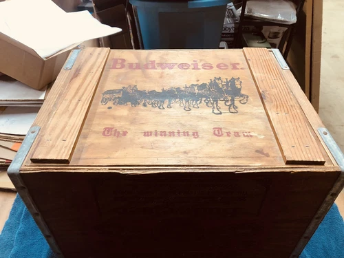 Vintage ANHEUSER BUSCH Budweiser Beer Wood  Crate with  Lid .