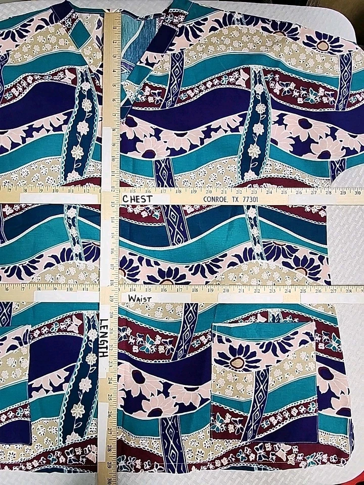  Women's Butterflies Nurse Scrub Top  Size 3xl Pockets V. Neck 56" Chest X 29"L - Image 3 of 4