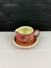 Denby Damast Sauciere / Sauciere und St&auml;nder / Tropfteller Set