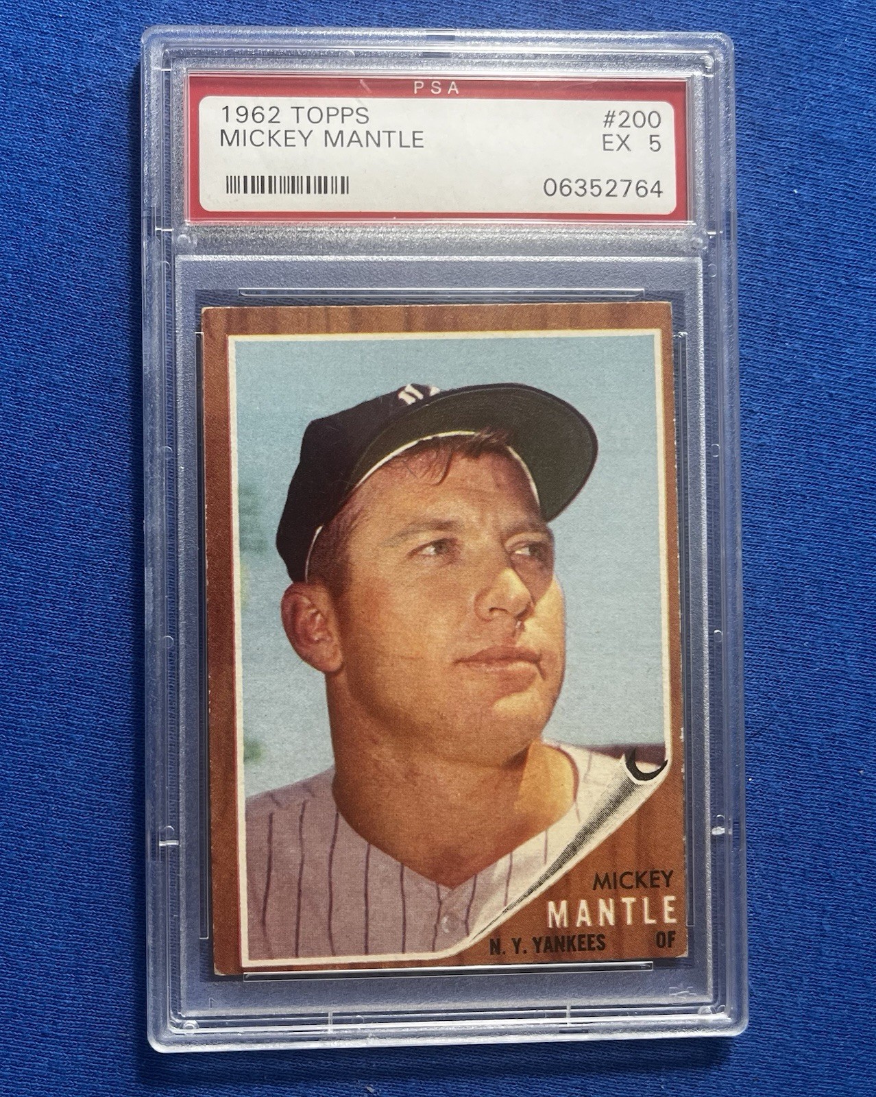 1962 Topps Mickey Mantle #200 – PSA 5 Excellent