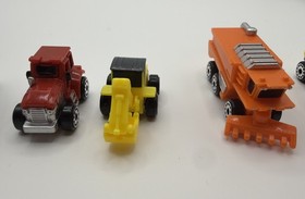 Micro Machines Construction 2020 Hasbro 6 mixed trucks, plus folding playset