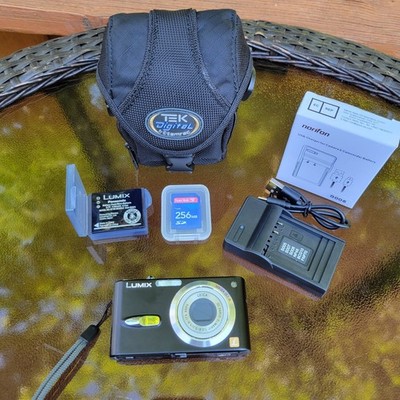 Panasonic LUMIX DMC-FX3 6.0MP Digital Camera - Silver for