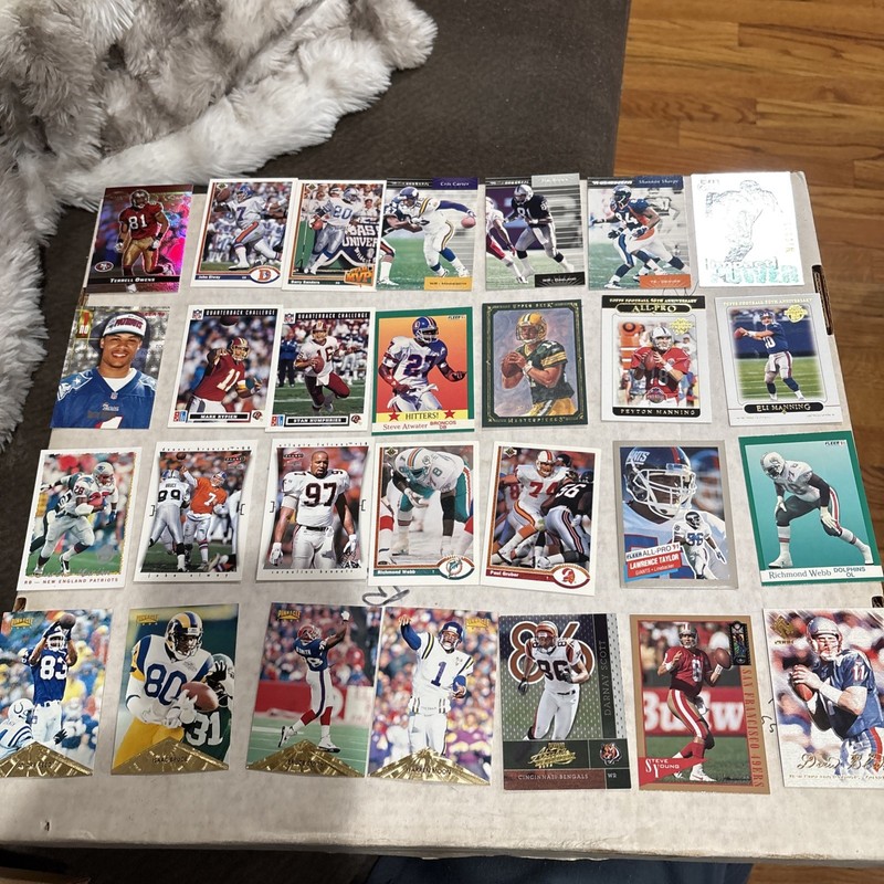 28 Card Lot Of Nfl Football Cards W Inserts Rookies Hofamers