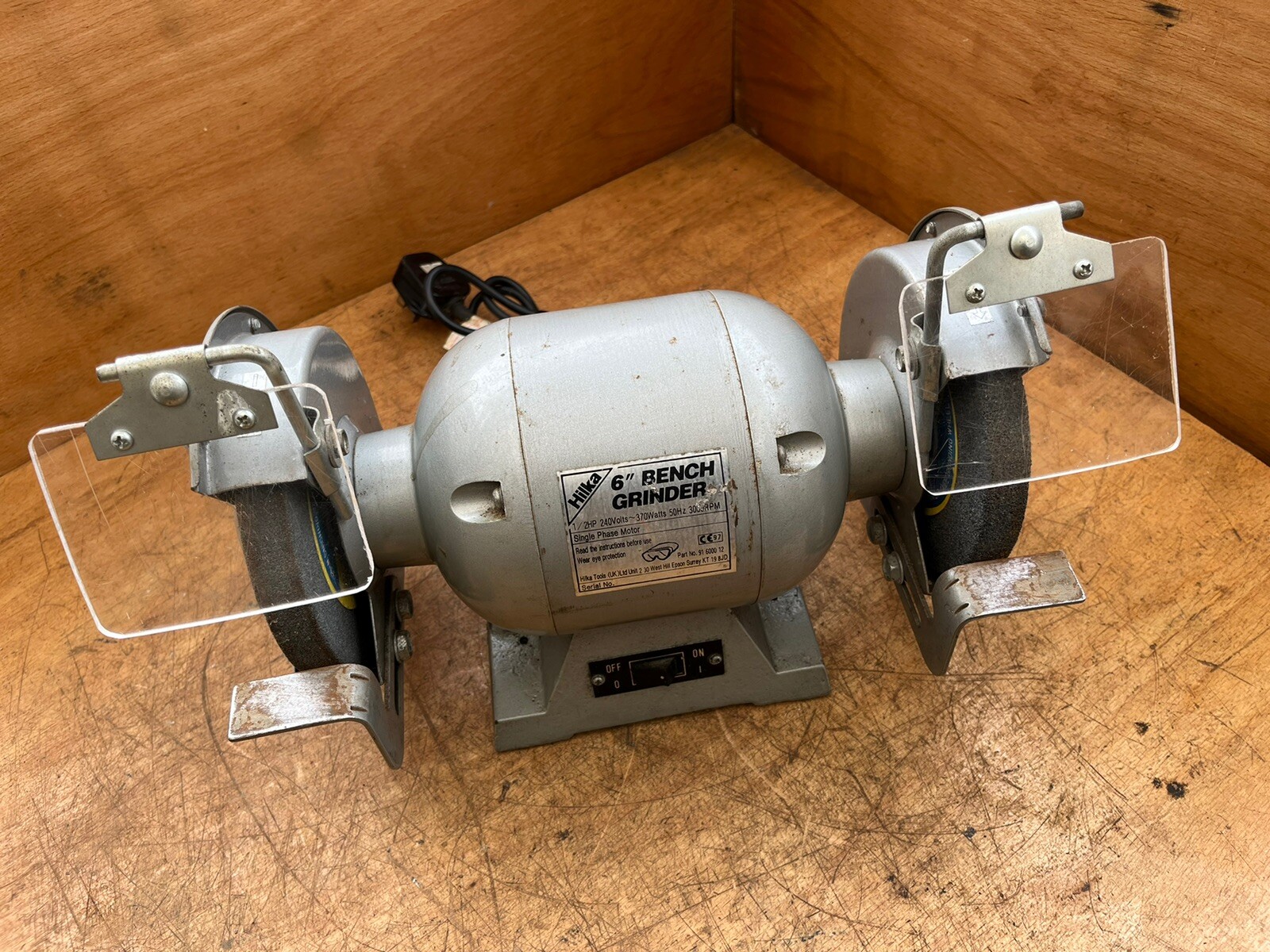 Hilka 6" Bench Grinder 1/2 HP 370w 240v 50Hz (has upgraded thicker