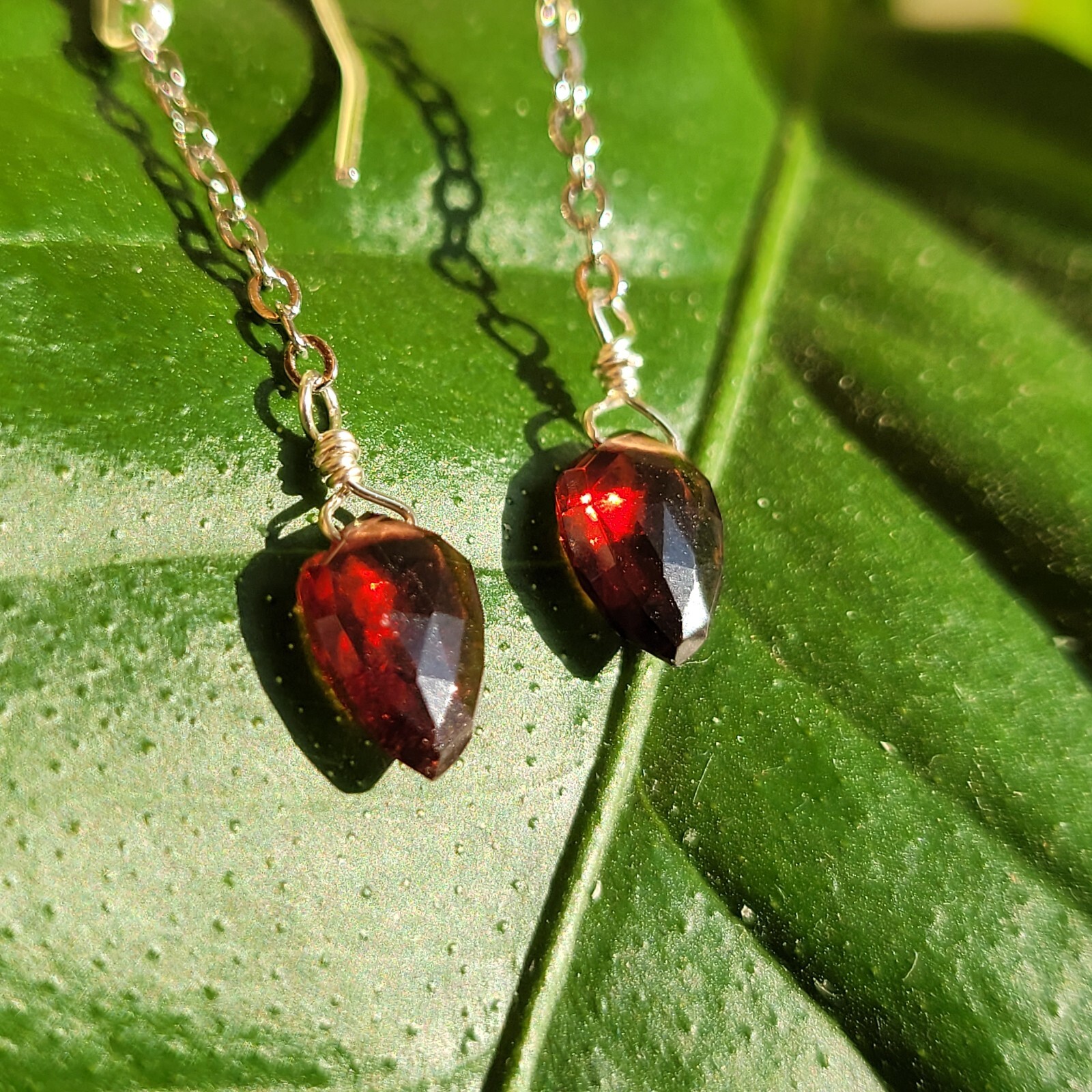 Boucles d'oreilles argent et grenat rouge véritable : le cadeau fait main pour femme