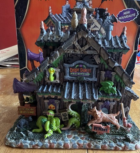 Lemax Spooky Town "Creepy Crawlies Pet Sitting" House Halloween 2017 Retired