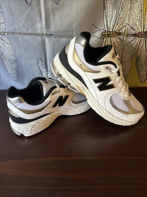 New Balance 2002R Big Kid White Black Gold (GC2002PS) Size 7 (Box Is damaged)