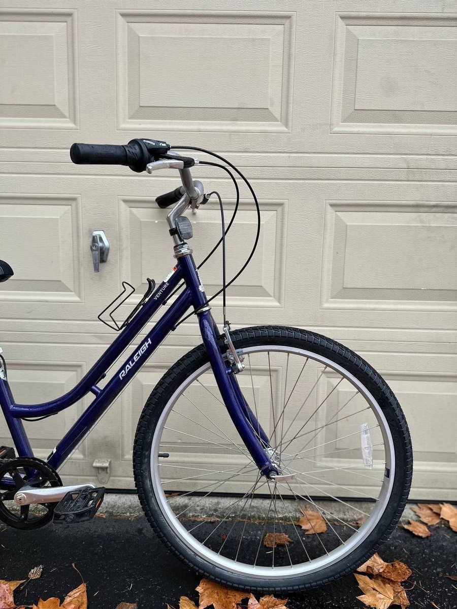 Raleigh's Venture Women's Step-Thru Comfort Bike – XS Frame