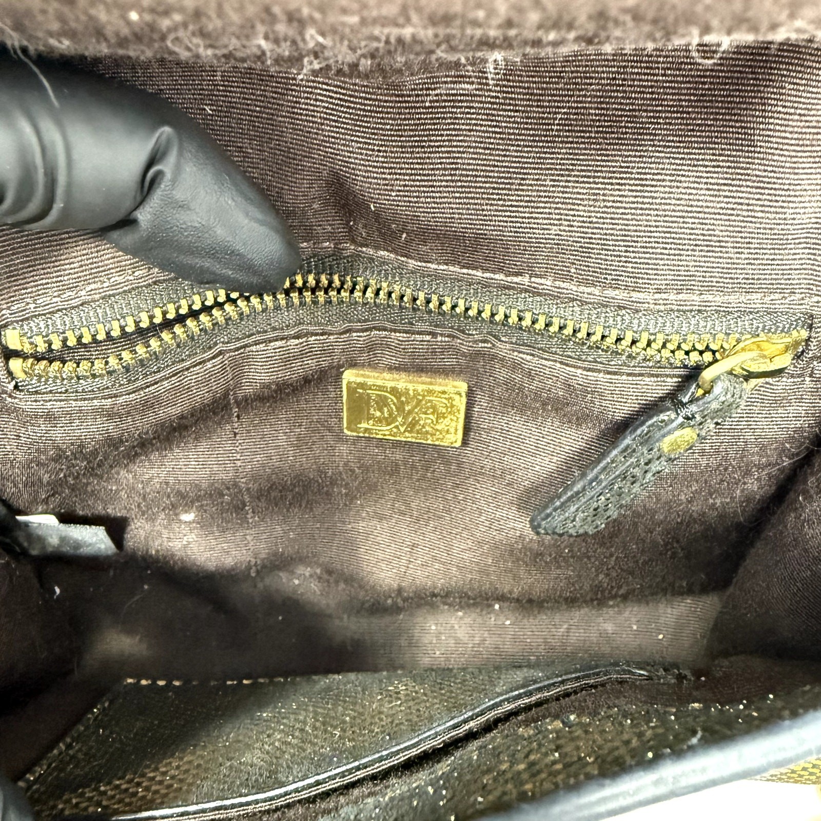 Vintage DVF Black Leather Gold Lips Chain Crossbody Bag Y2K Rare image 2