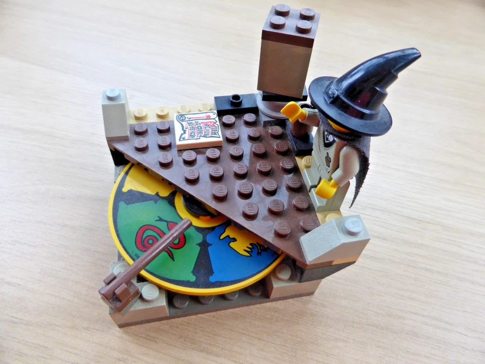 Lego Harry Potter: The Sorting Hat (4701) Complete with Instructions and Poster, photo 2 of 5