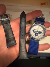 Omega Speedmaster Snoopy 50th Anniversary 310.32.42.50.02.001 2025 5