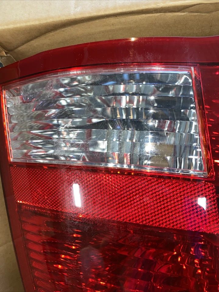 Luz trasera izquierda DEPO para Chrysler 300 2005-2007 Foto 3 de 3