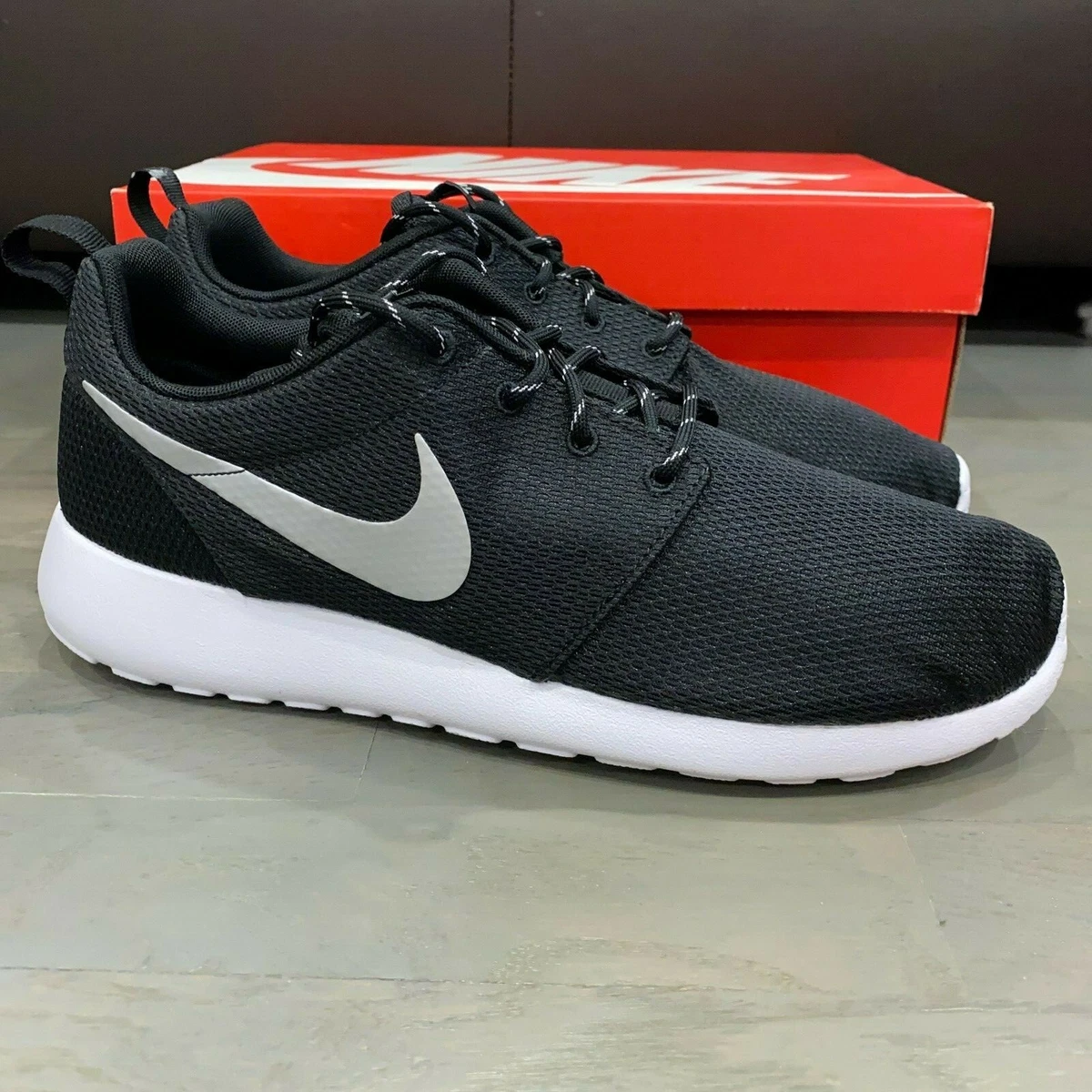 genert Mount Vesuv Ved lov Nike Roshe Run One Black Metallic Silver Platinum White 511882-094  Women&#039;s Sz 11 | eBay