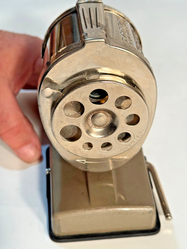 VINTAGE BOSTON 8 HOLE PENCUL SHARPENER VACUUM MOUNT MANUAL HAND CRANK