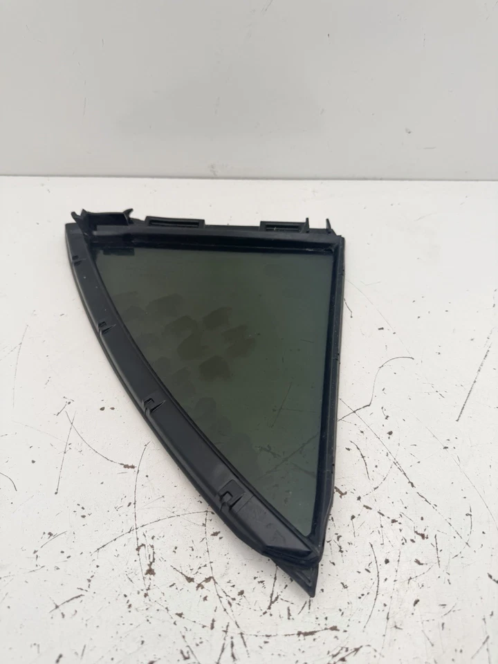 09-13 TOYOTA COROLLA OEM LEFT DRIVER SIDE REAR QUARTER VENT GLASS Foto 2 de 4