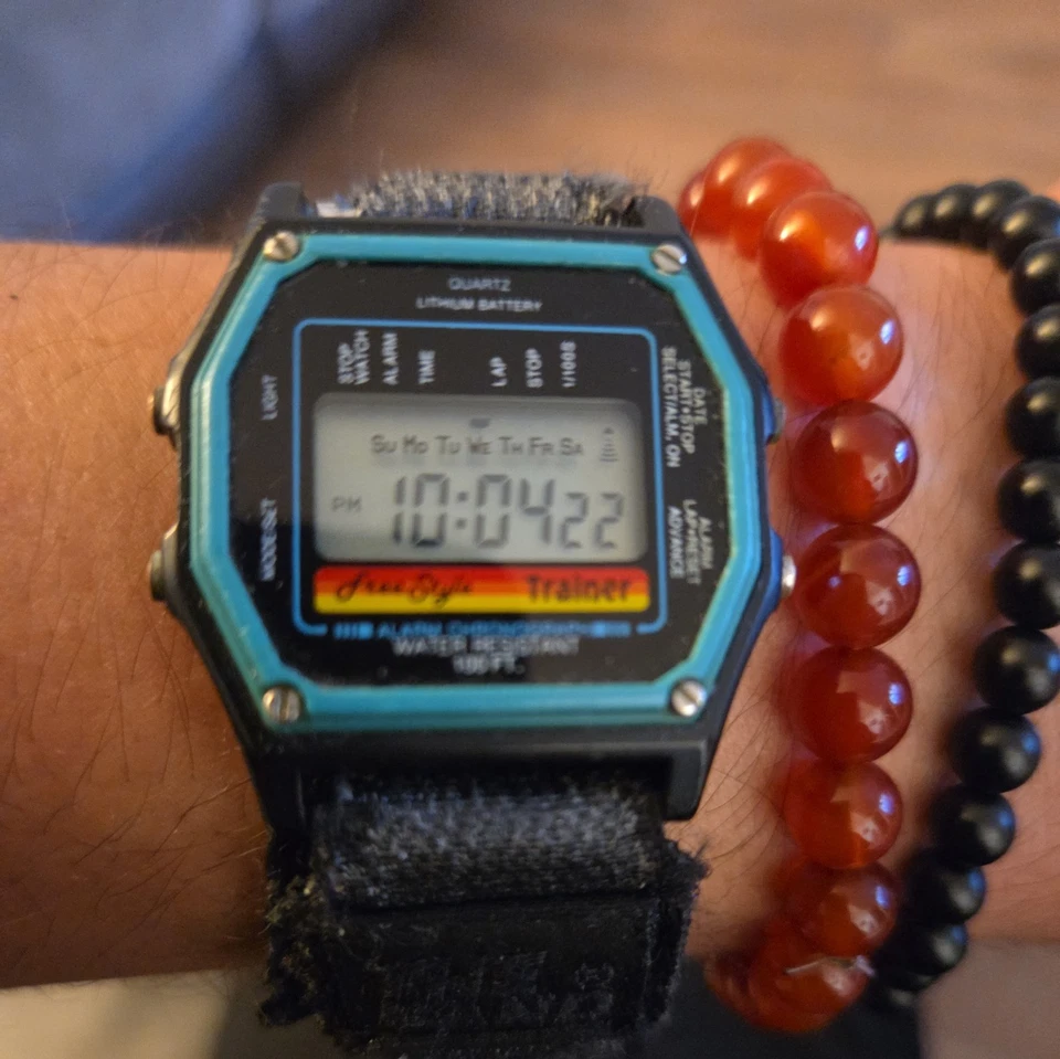 20 世纪 80 年代复古 FREESTYLE 训练器数字手表在“鲨鱼”之前全新电池! — 第 3/3 张图片