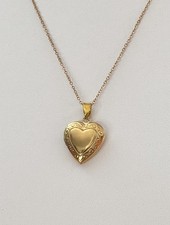Vintage Gold Tone Etched Engraved Heart Photo Locket Pendant Necklace *