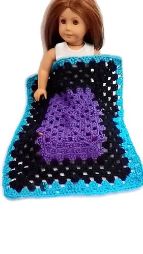 Manta de ganchillo para muñeca American Girl de 18" y 17" X 14" púrpura negro verde azulado - Imagen 1 de 4