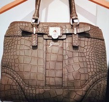 Original Guess Henkeltasche olivgrün Leder mit passender Geldbörse