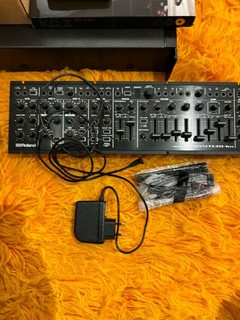ROLAND SYSTEM 1M desktop