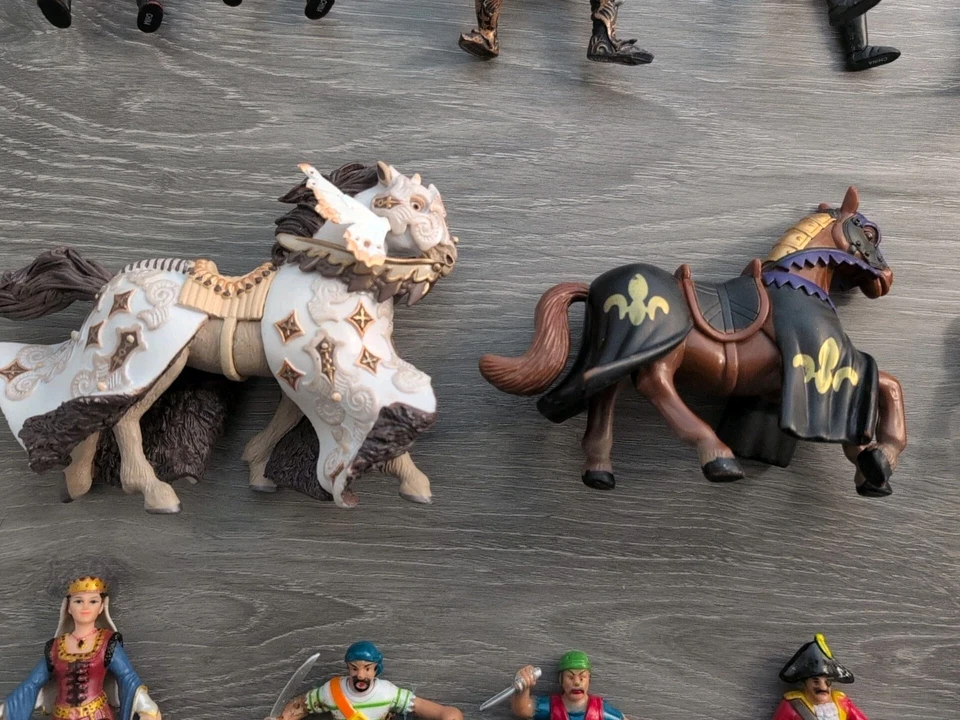 Lote de 10 figuras de acción medievales de Papo Foto 4 de 4