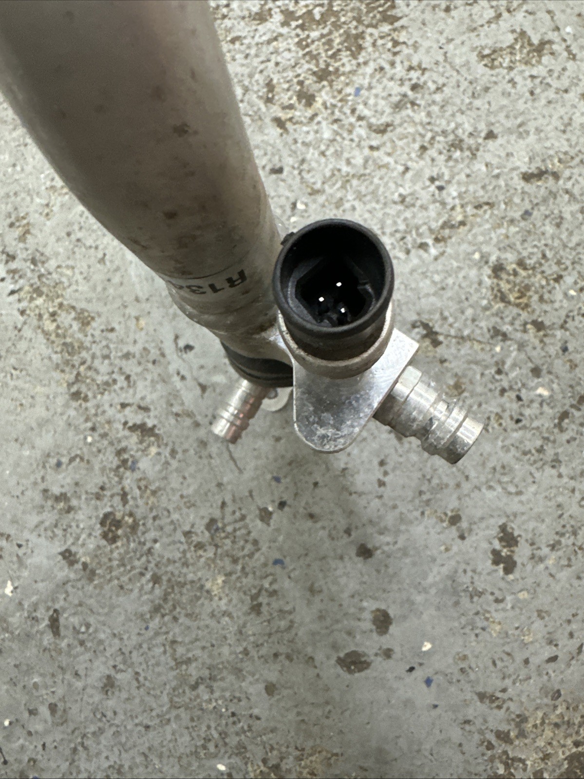 2017-21 MASERATI GHIBLI - A/C AIR CONDITION LINE PIPE TUBE 670033591 OEM
