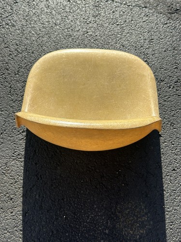 VTG Herman Miller EAMES FIBERGLASS ochre/yellow side shell - Picture 3 of 8
