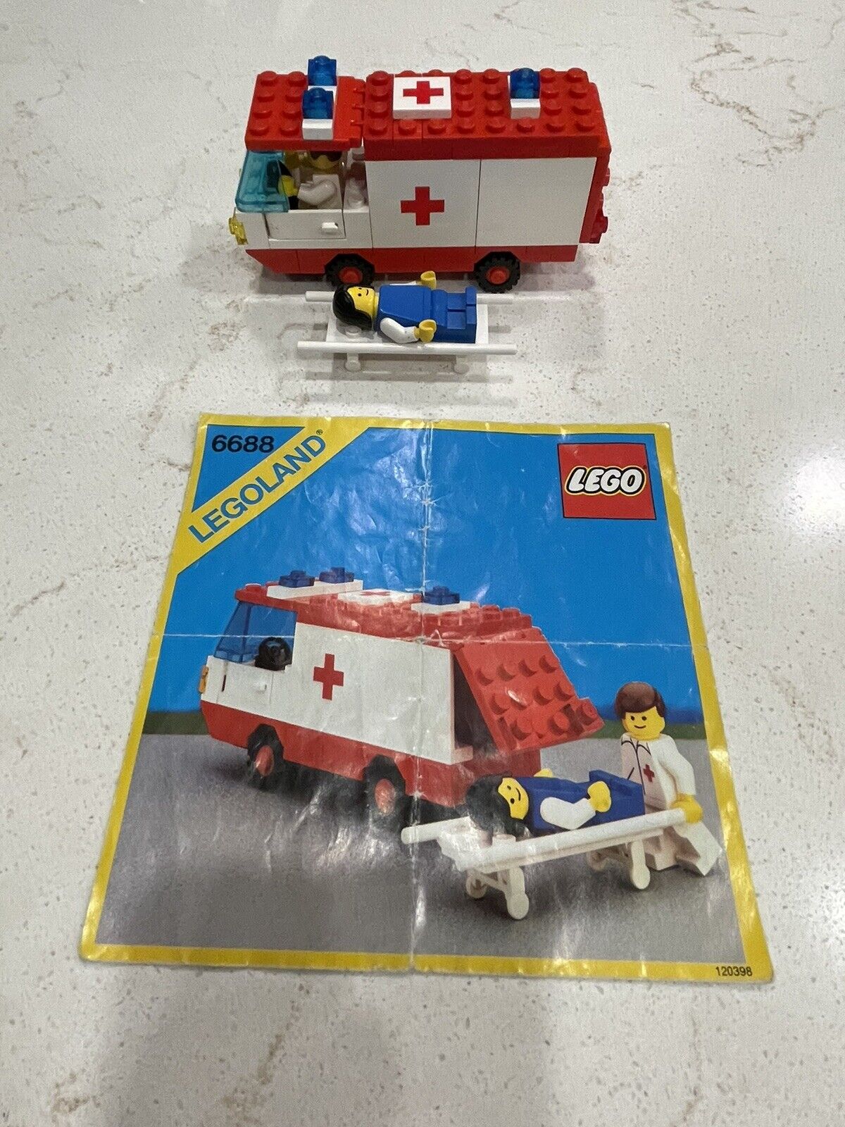 Lego Classic Town 6688 Ambulance Hospital Doctor Car Complete With Instructions